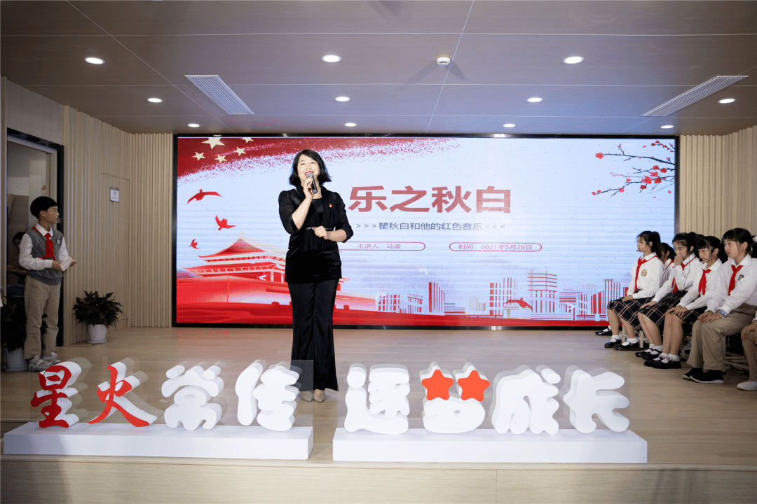2025天天开彩免费资料精选解析，策略制定与落实的重要性,2025天天开彩免费资料,精选解析、落实与策略